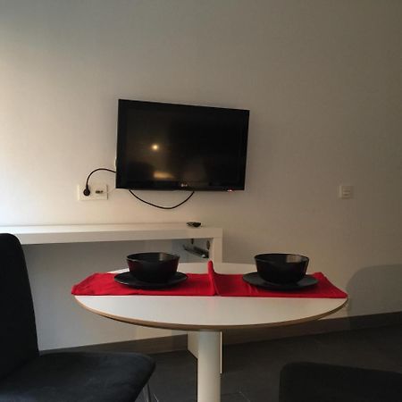 Room And Kitchen Билбао Екстериор снимка