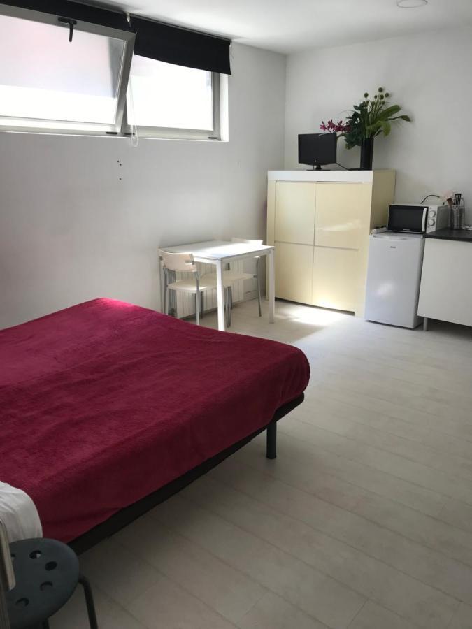 Room And Kitchen Билбао Екстериор снимка