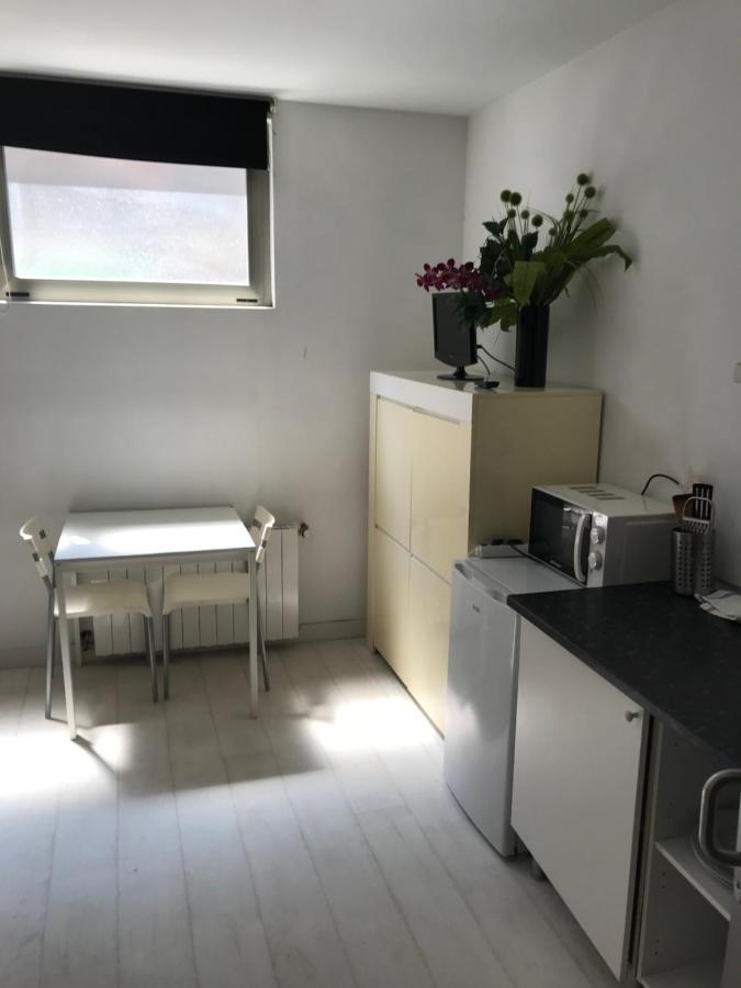 Room And Kitchen Билбао Екстериор снимка