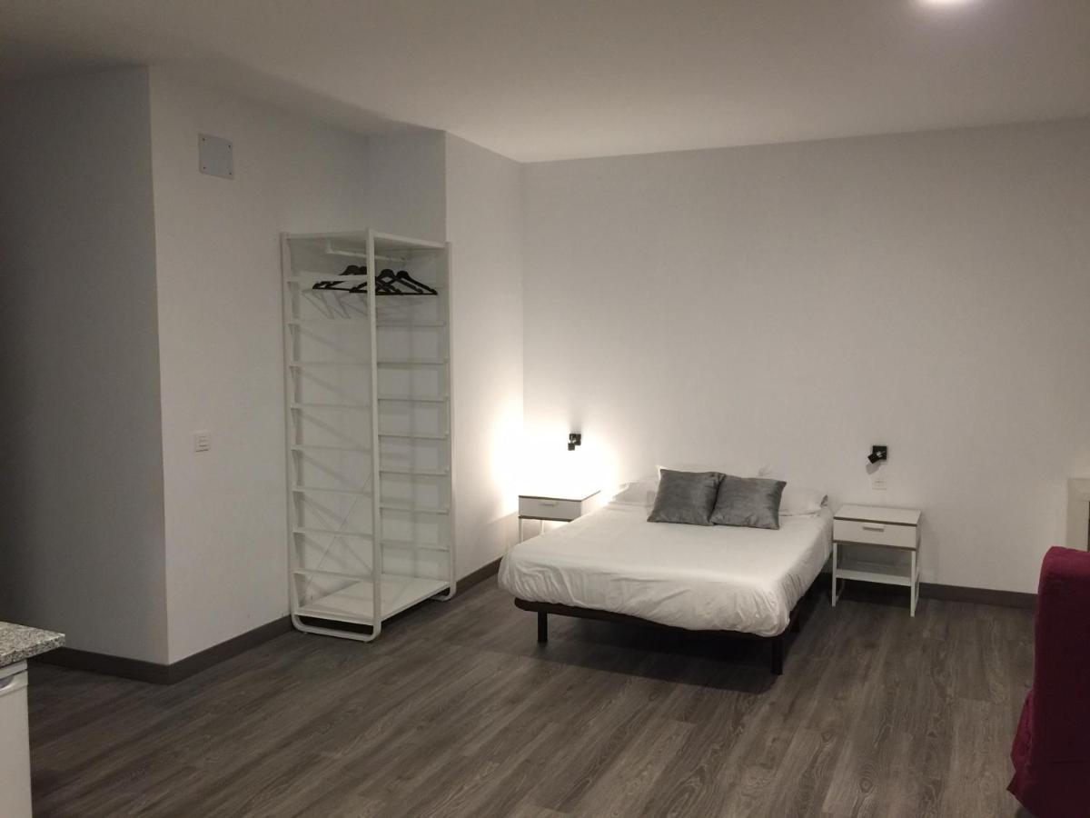 Room And Kitchen Билбао Екстериор снимка