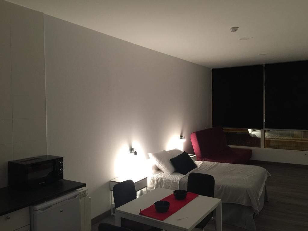 Room And Kitchen Билбао Екстериор снимка