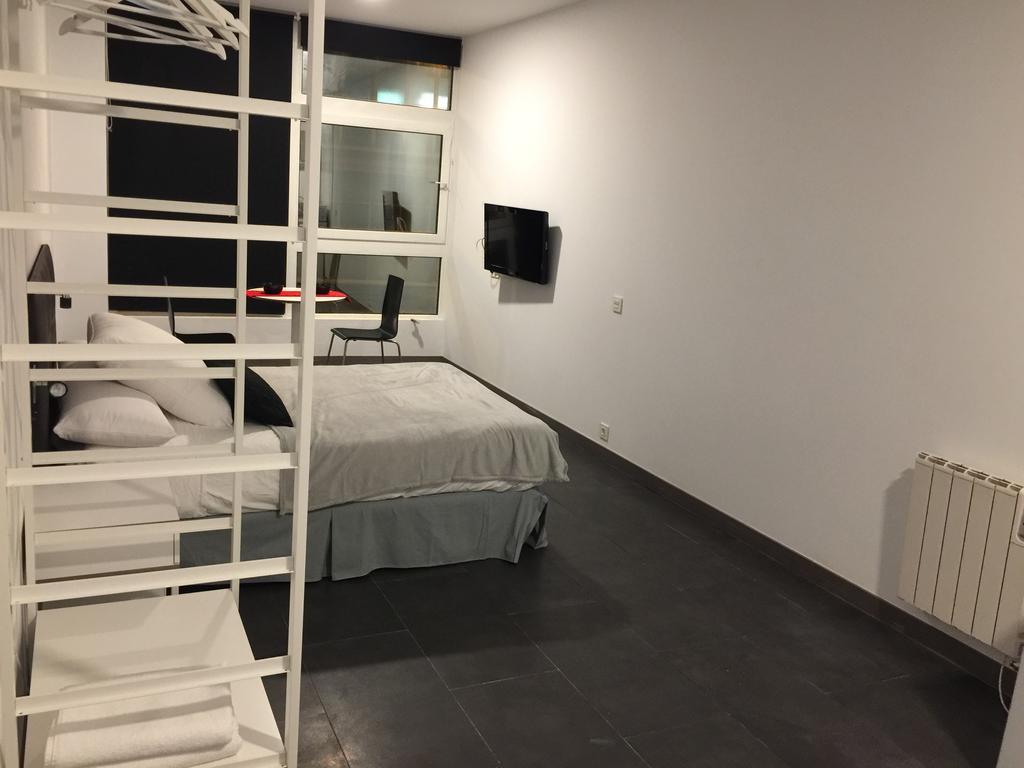 Room And Kitchen Билбао Екстериор снимка