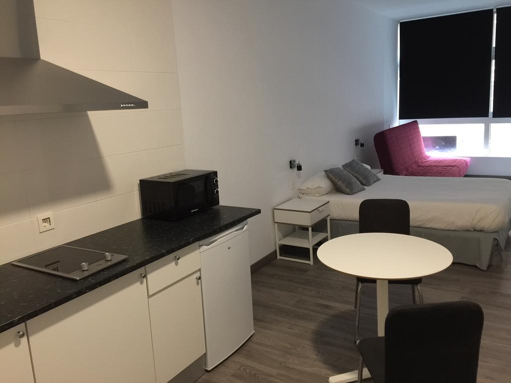 Room And Kitchen Билбао Екстериор снимка