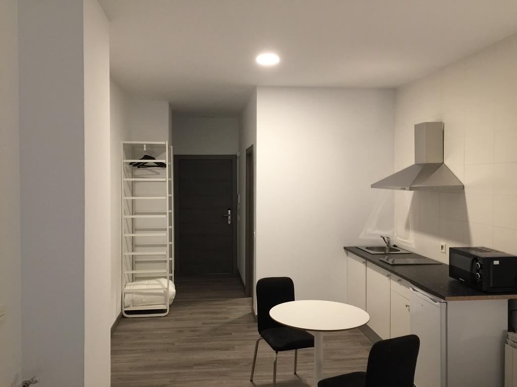 Room And Kitchen Билбао Екстериор снимка
