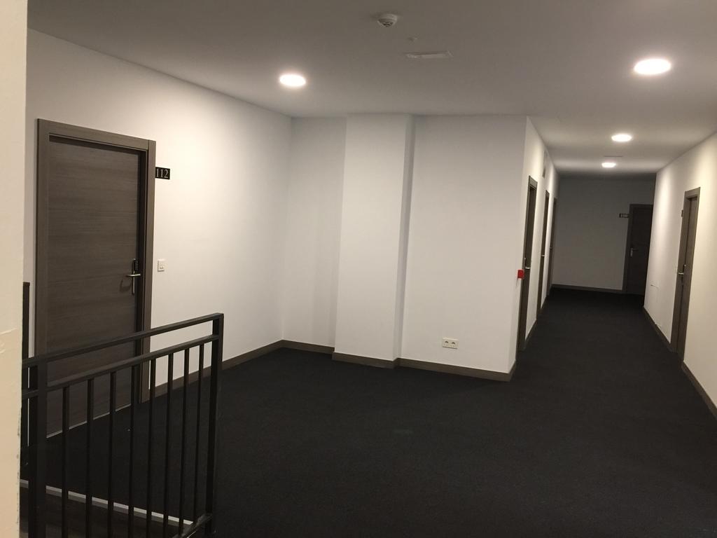 Room And Kitchen Билбао Екстериор снимка