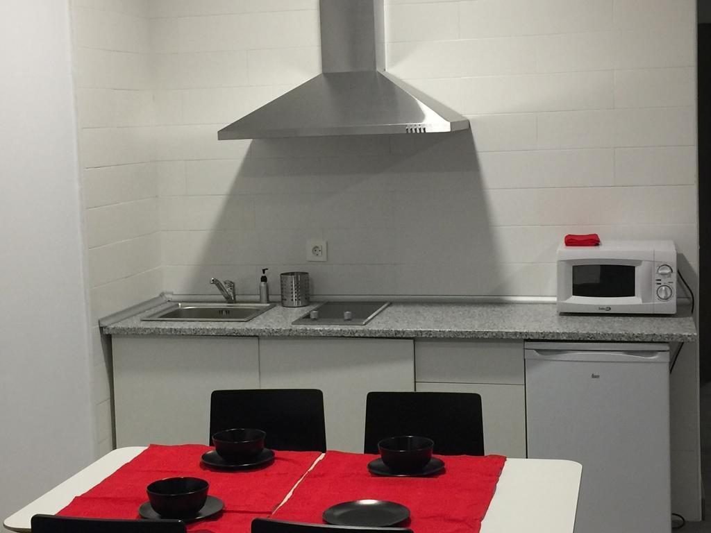 Room And Kitchen Билбао Екстериор снимка