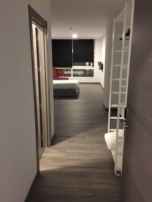 Room And Kitchen Билбао Екстериор снимка