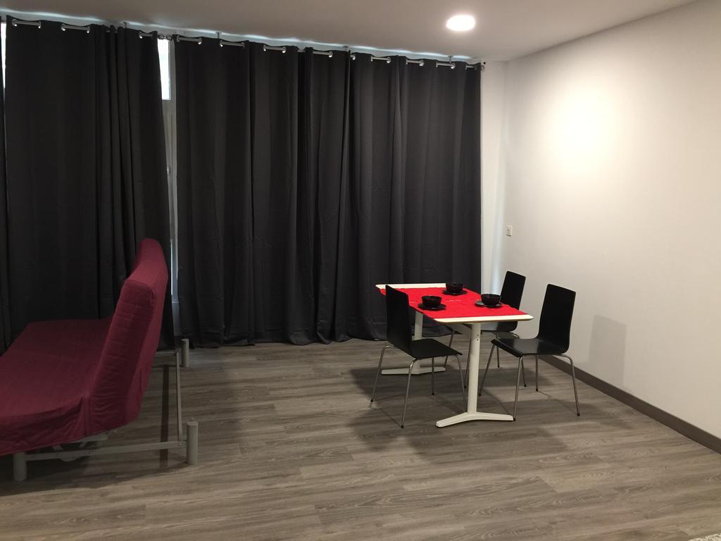 Room And Kitchen Билбао Екстериор снимка