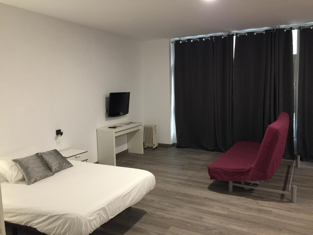 Room And Kitchen Билбао Екстериор снимка
