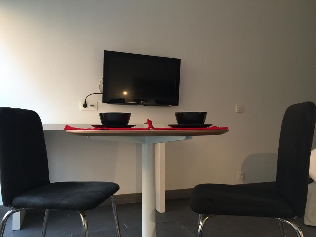 Room And Kitchen Билбао Екстериор снимка