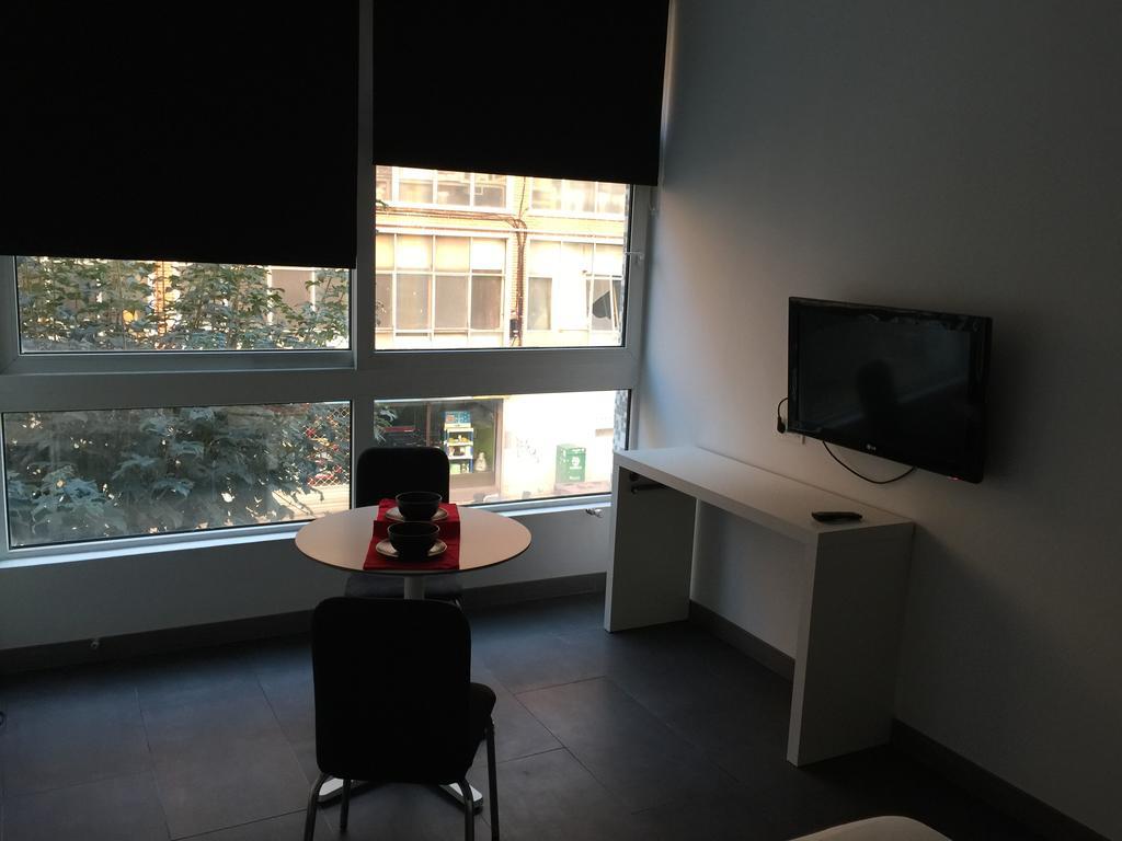 Room And Kitchen Билбао Екстериор снимка