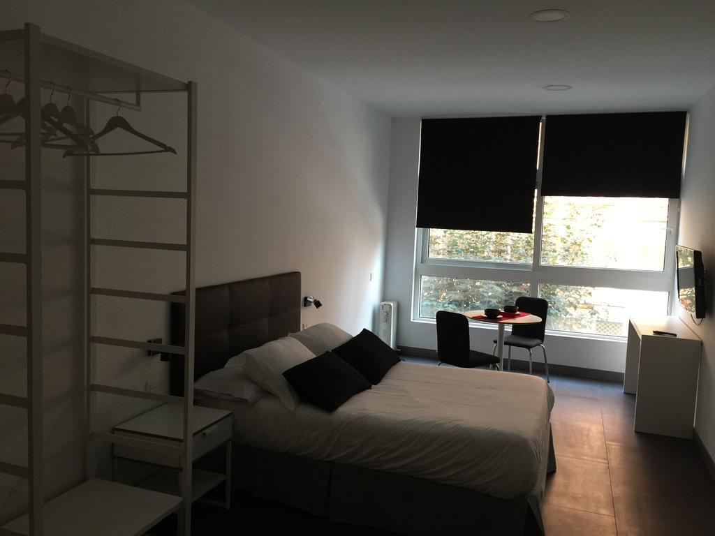 Room And Kitchen Билбао Екстериор снимка