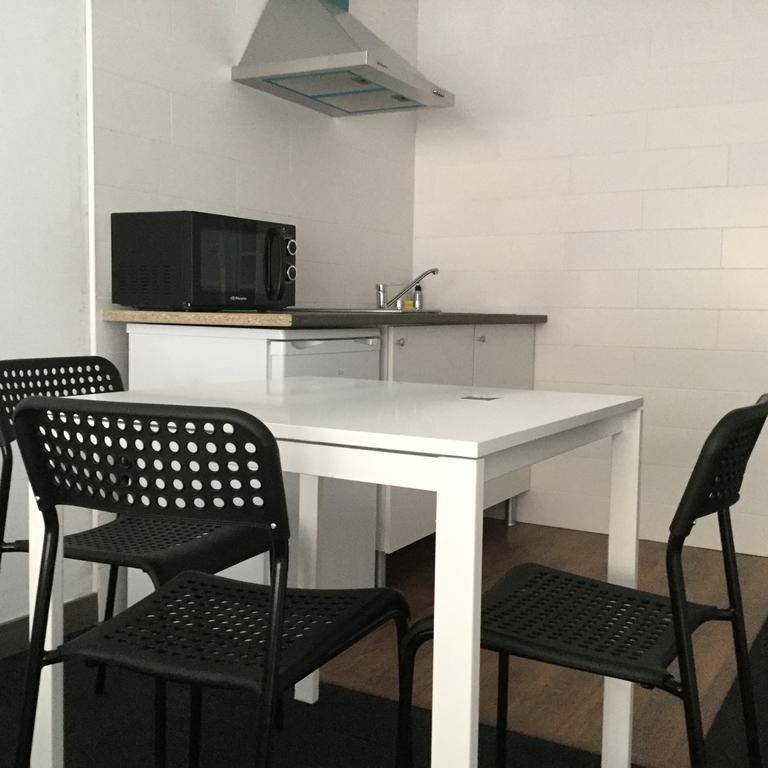 Room And Kitchen Билбао Екстериор снимка