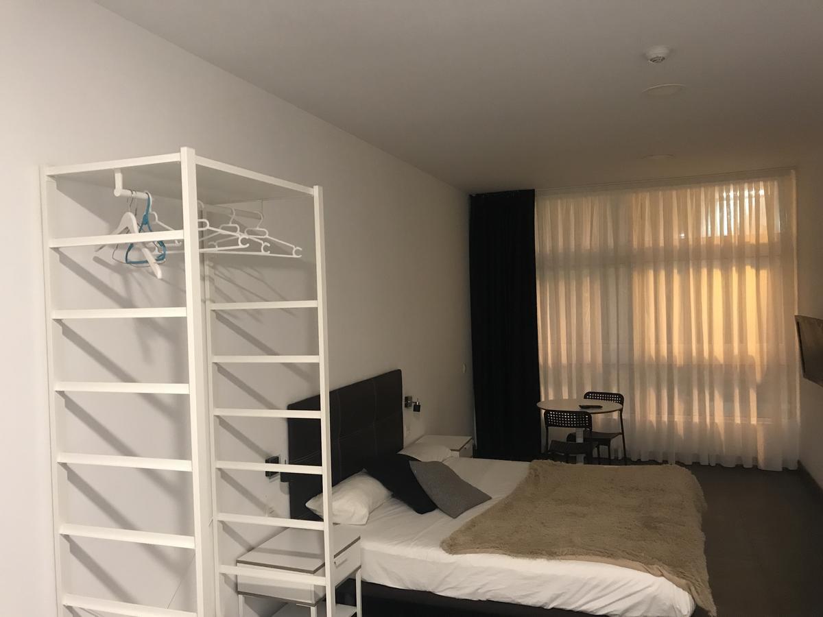 Room And Kitchen Билбао Екстериор снимка